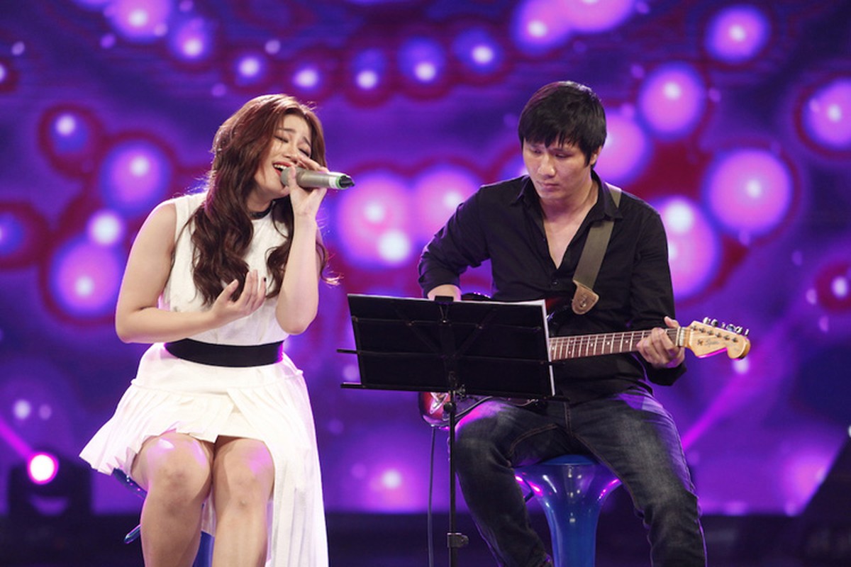 Thu Minh dua gion voi ong xa o hau truong Vietnam Idol-Hinh-13