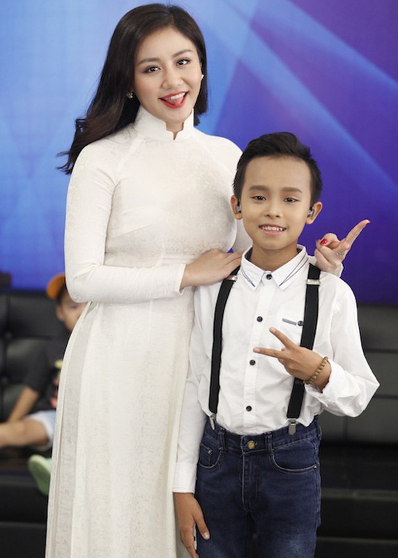 Thu Minh dua gion voi ong xa o hau truong Vietnam Idol-Hinh-8