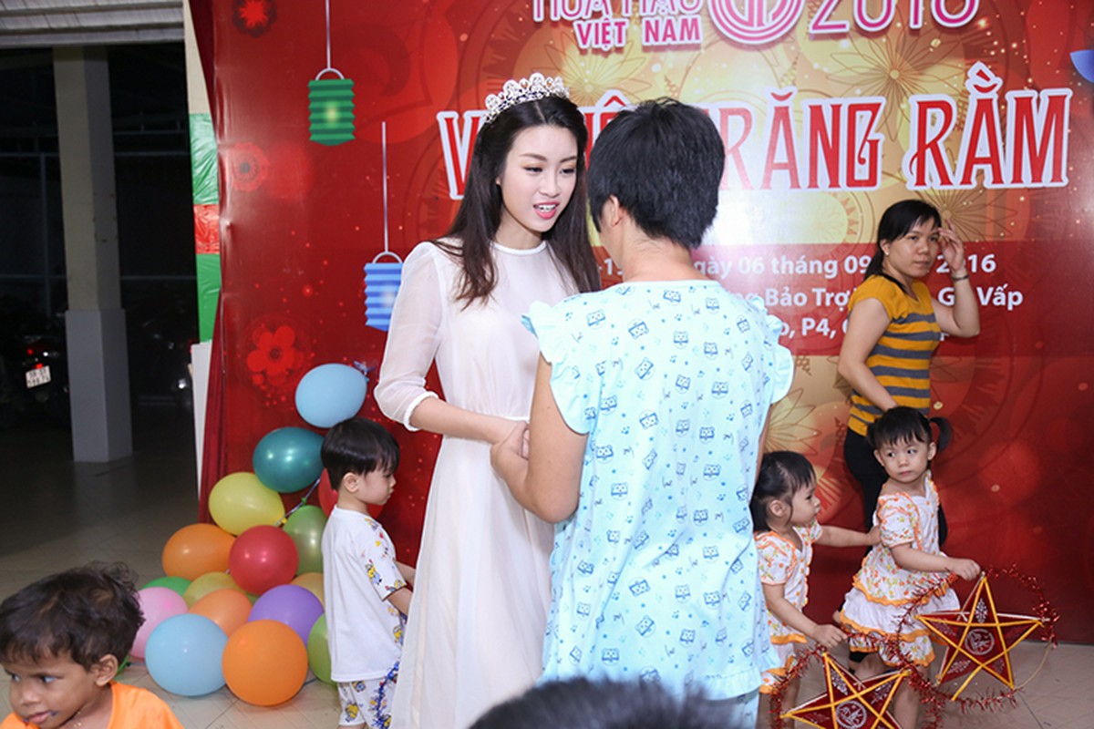 HH Do My Linh vui trung thu cung tre em khuyet tat-Hinh-14