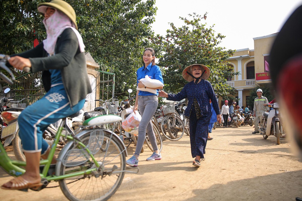 Am long Pham Huong mang nu cuoi den ba con mien Trung-Hinh-12