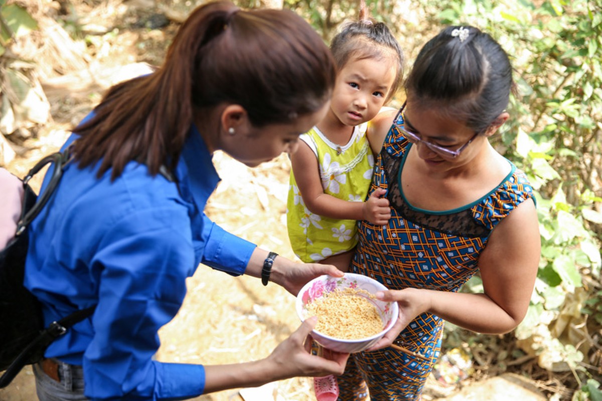 Am long Pham Huong mang nu cuoi den ba con mien Trung-Hinh-4