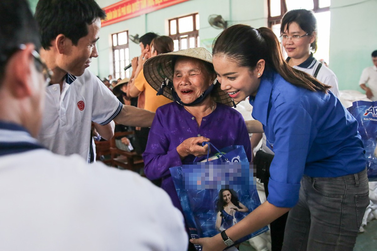 Am long Pham Huong mang nu cuoi den ba con mien Trung-Hinh-9