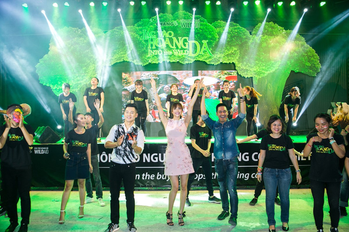 Pham Huong Phan Anh cuong nhiet nhay flashmob cung khan gia-Hinh-9
