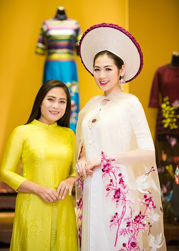 A hau Tu Anh dep rang ro trong trang phuc ao dai-Hinh-11