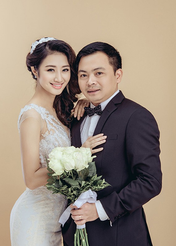 Ngam anh cuoi tuyet dep cua HH Thu Ngan ben chong doanh nhan-Hinh-11