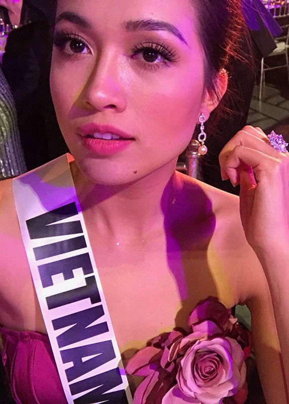 Le Hang goi cam trong tiec chao mung cua Miss Universe-Hinh-3