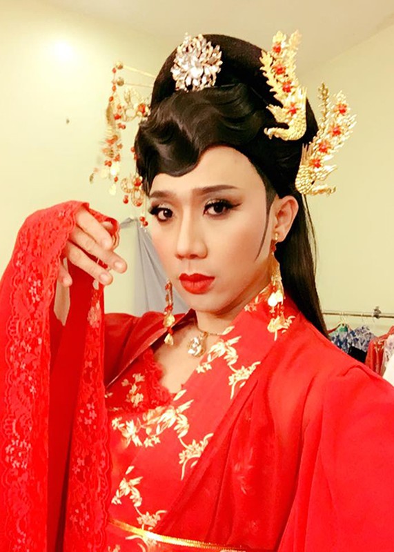 Loat anh gia gai cua Tran Thanh khien fan nga mu-Hinh-4