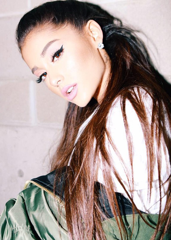 &quot;Tuot tuon tuot&quot; ve ca si huy show tai Viet Nam Ariana Grande-Hinh-3