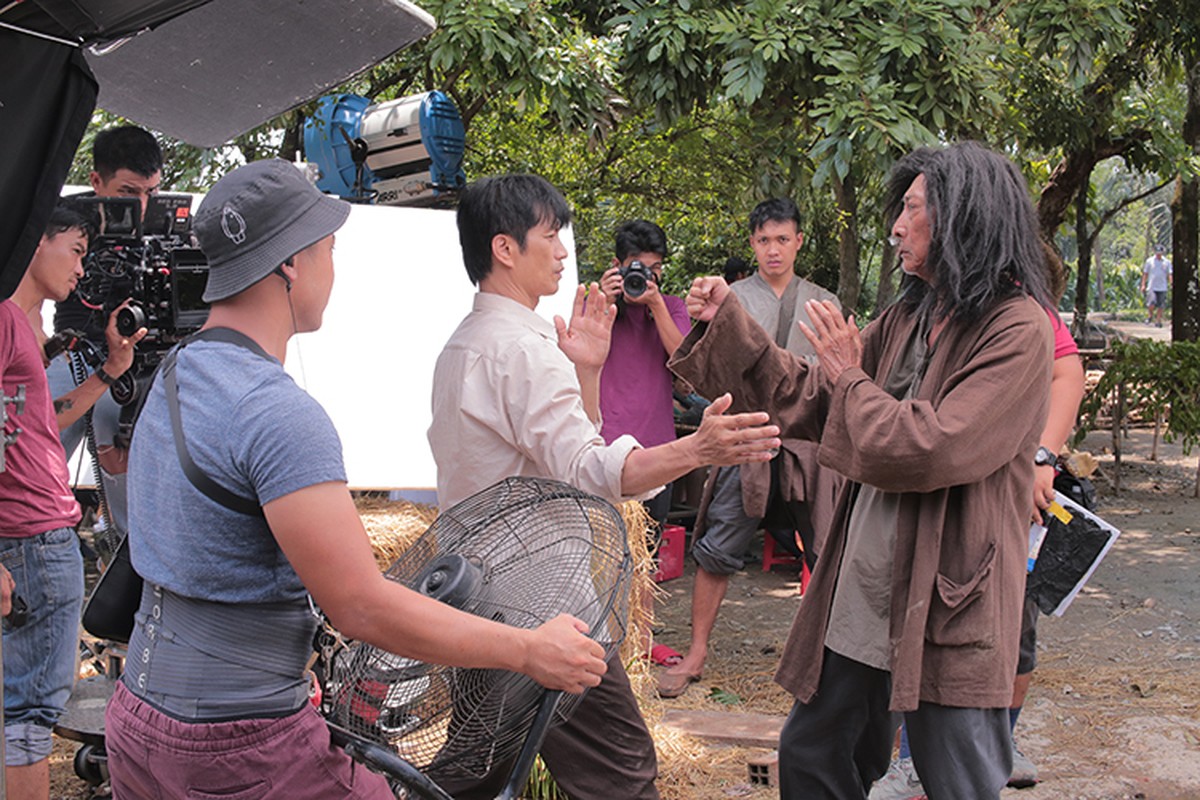 Hau truong phim hai dam chat Chau Tinh Tri cua Dustin Nguyen