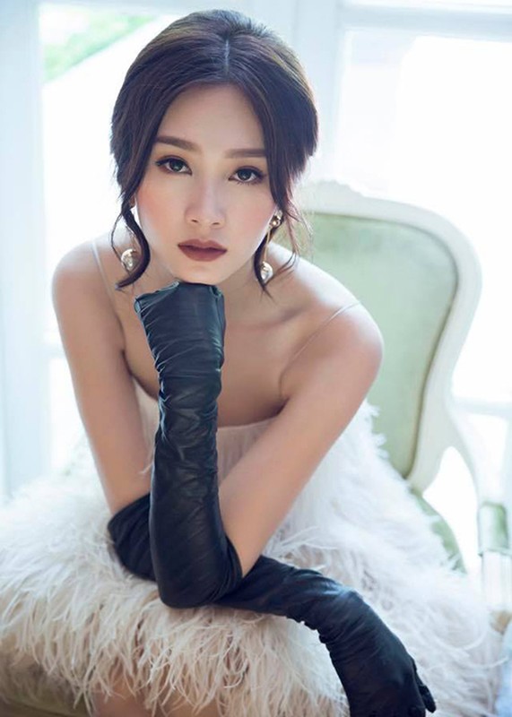 Ngam Hoa hau Dang Thu Thao tuyet dep khi dien vay co dau-Hinh-12