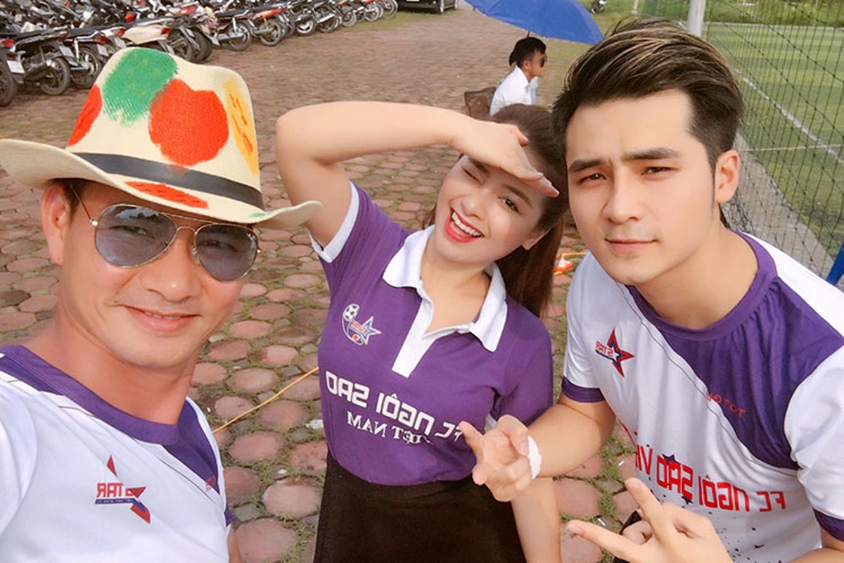 Hot Face sao Viet 24h: Con trai Quoc Tuan “ep” bo mua may giat moi-Hinh-5