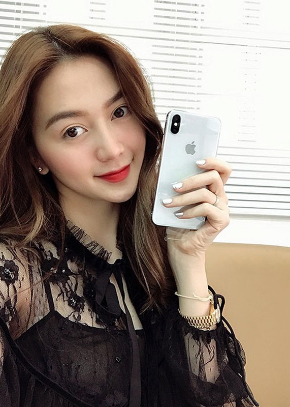 Hot Face sao Viet 24h: Sao Viet dong loat khoe so huu iPhone X-Hinh-4