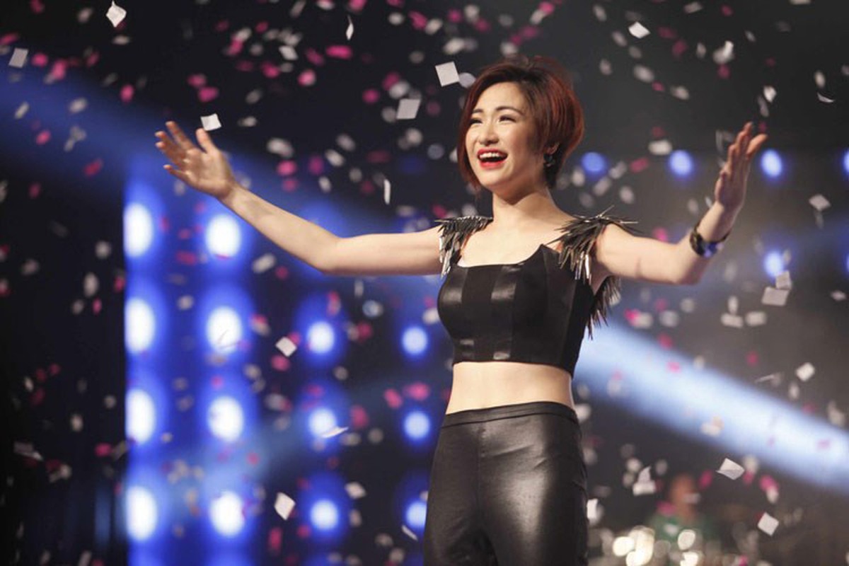 Nhin lai duong tinh day on ao cua ca si Hoa Minzy