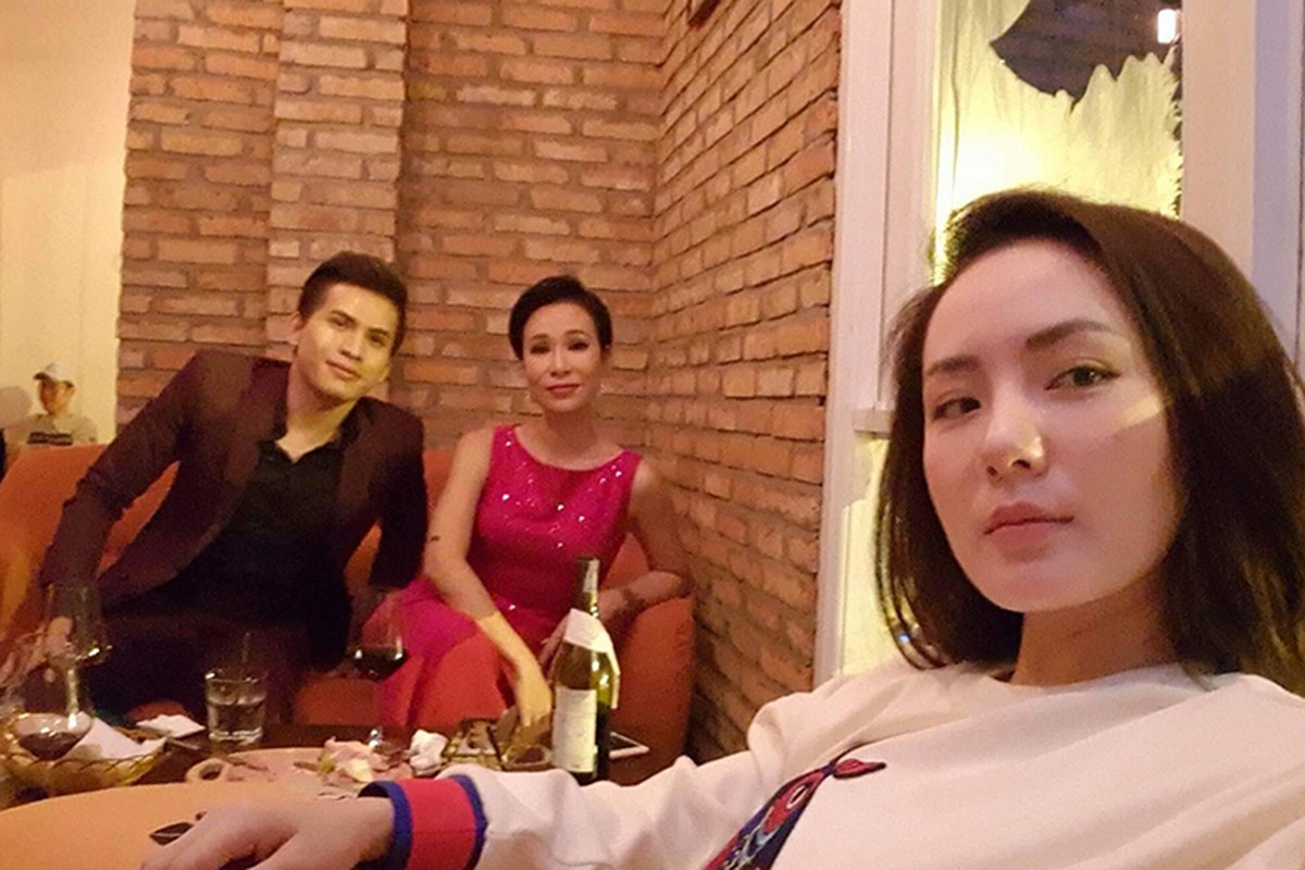 Hot Face sao Viet 24h: Ban gai Phan Thanh khoe anh rang ro-Hinh-13