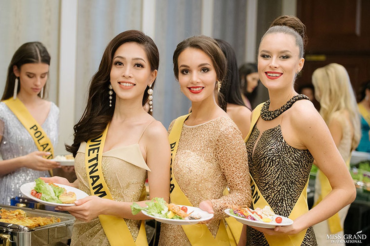 A hau Phuong Nga tro tai ca hat tai Miss Grand International 2018-Hinh-4
