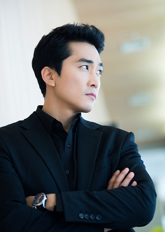 Ve dien trai ngoi ngoi cua tai tu Song Seung Hun o tuoi 42-Hinh-3