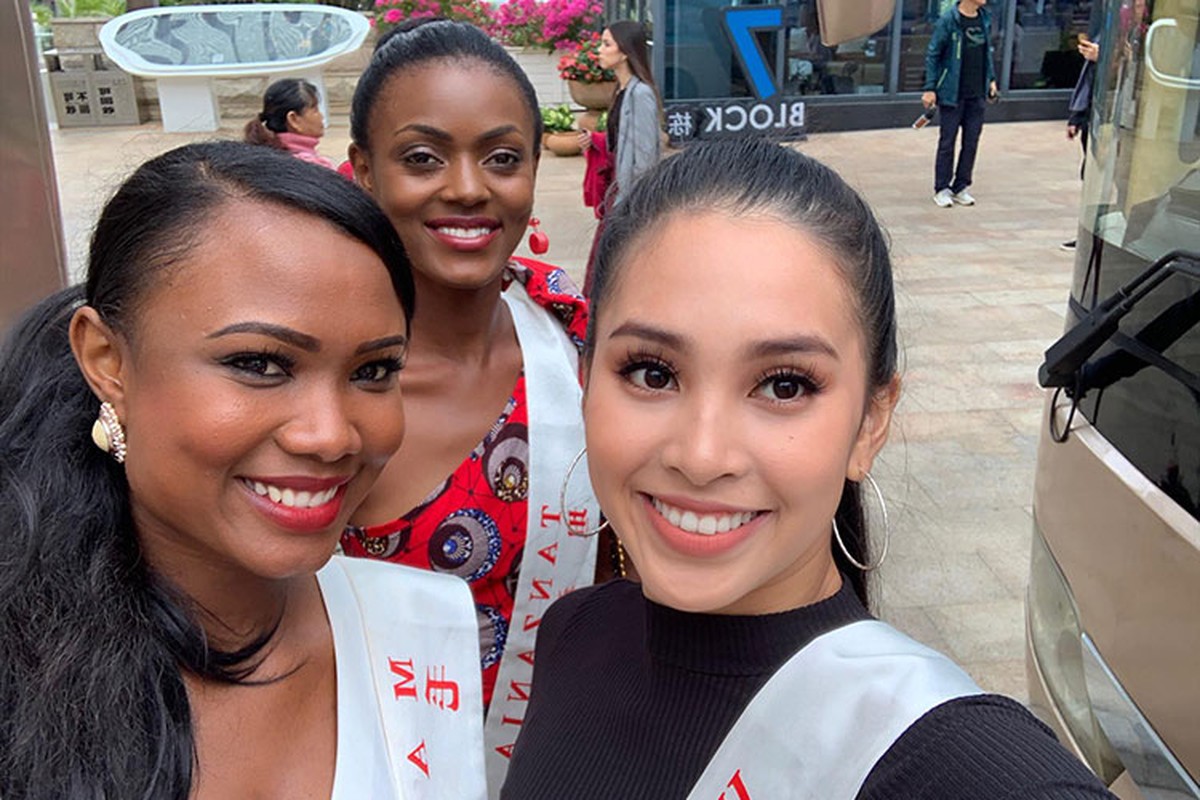 Tran Tieu Vy “nhang nhit” chup anh selfie tai Miss World 2018-Hinh-8