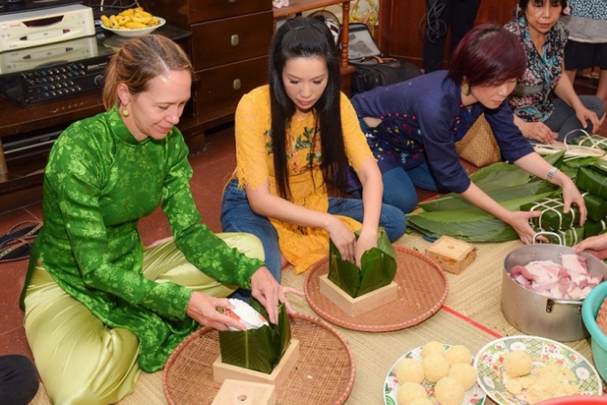 My Tam, H'hen Nie xan tay goi banh chung ngay Tet-Hinh-14