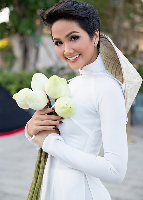 Toc ngan, H’hen Nie van diu dang the nay khi dien ao dai-Hinh-3