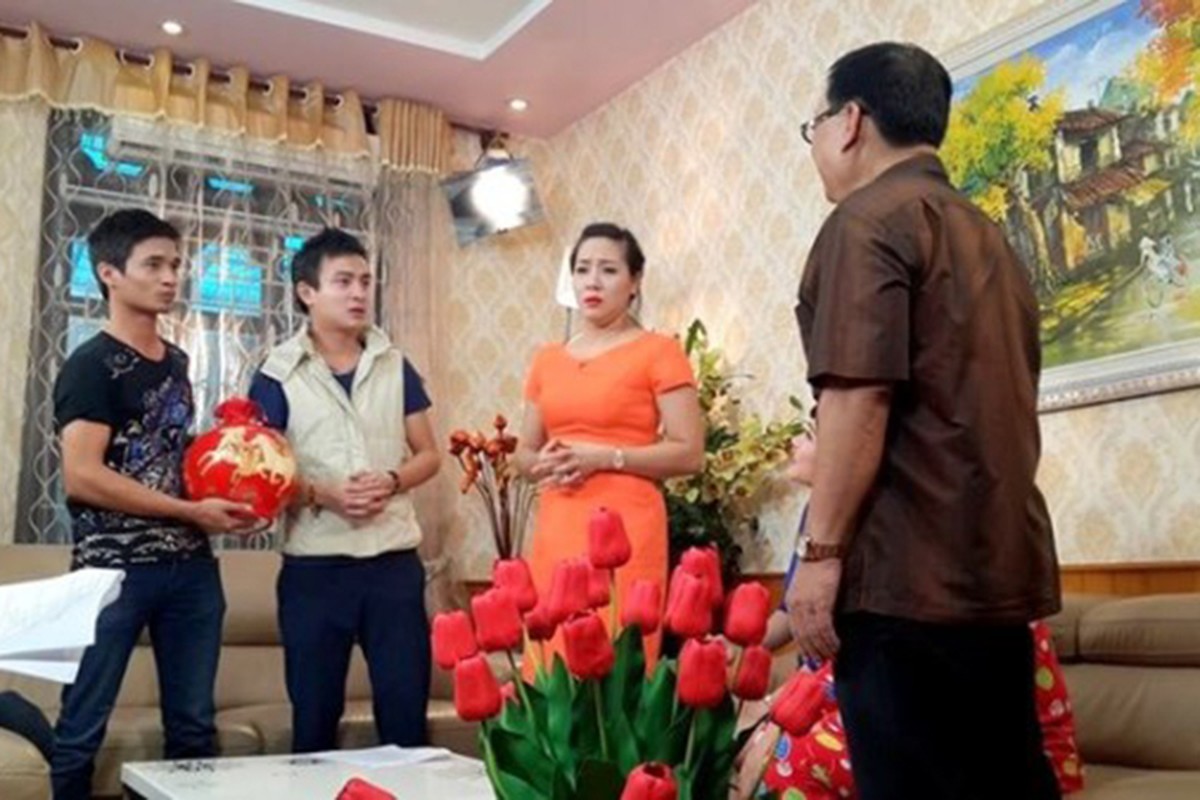 Hinh anh Le Roi dan than vao showbiz Viet truoc khi lam cong nhan-Hinh-3