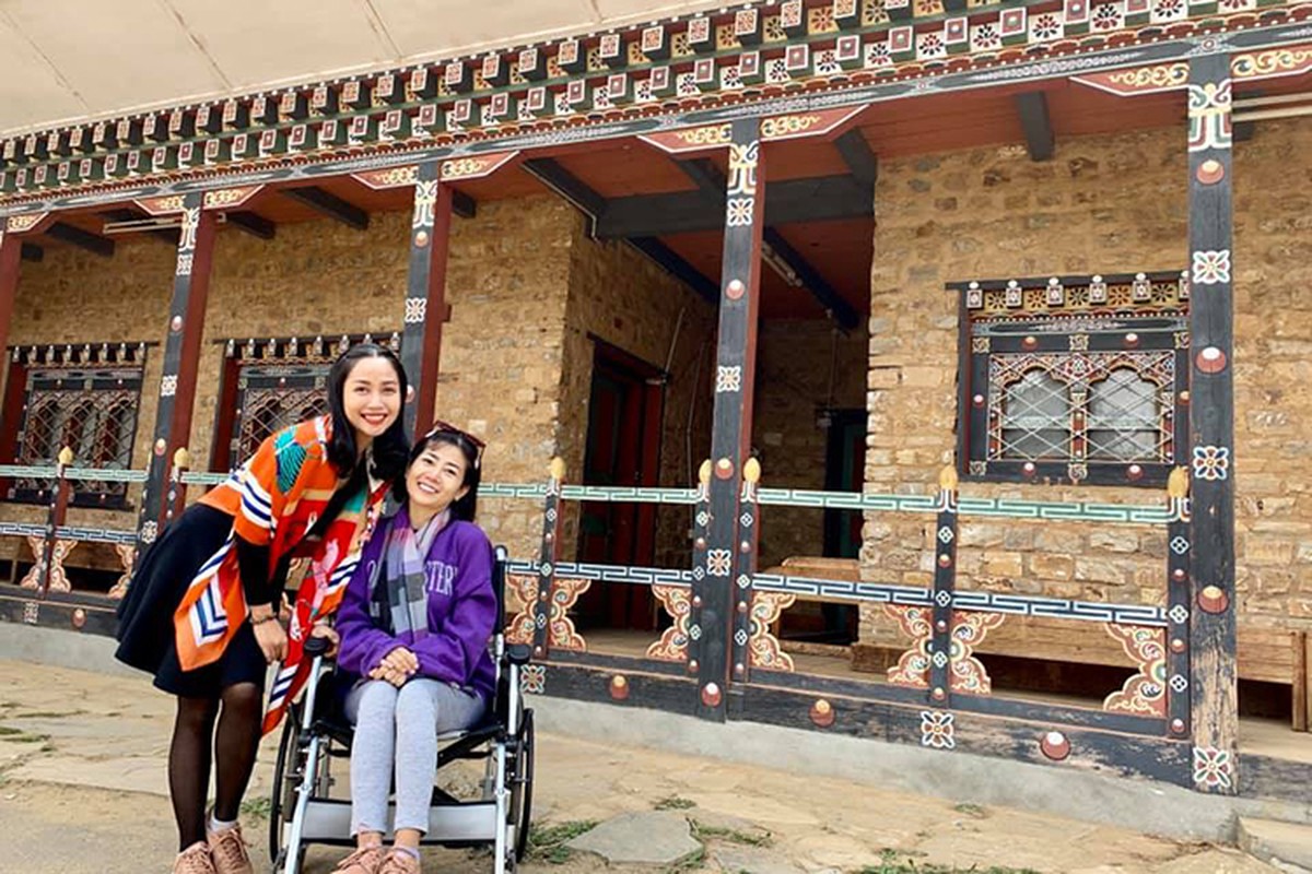 Mai Phuong cung khoc voi Oc Thanh Van trong chuyen du lich Bhutan-Hinh-2