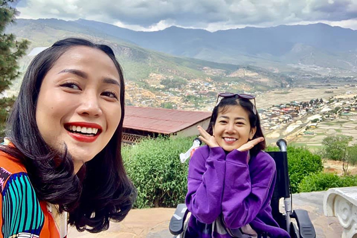 Mai Phuong cung khoc voi Oc Thanh Van trong chuyen du lich Bhutan