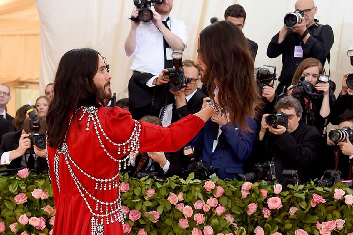 Jared Leto om dau nguoi nhan tao, Lady Gaga 4 lan lot vay tai Met Gala-Hinh-3