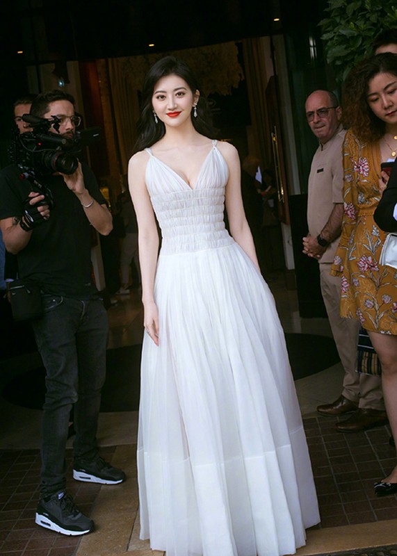 Lo dien nhung my nhan Hoa ngu “mat day” bam tru tham do Cannes 2019-Hinh-5