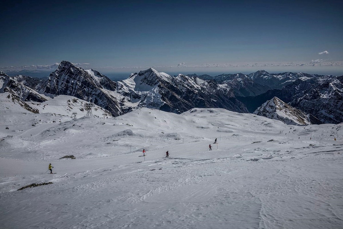 Kinh hoang bien doi khi hau de doa ngoi lang Italy tren day Alps-Hinh-5