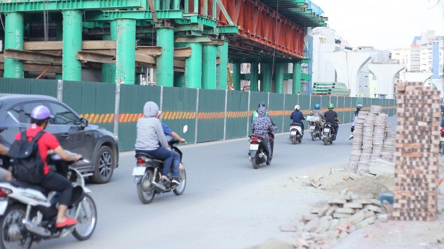 Khong khi Ha Noi o nhiem, nguoi dan met moi tham gia giao thong-Hinh-8