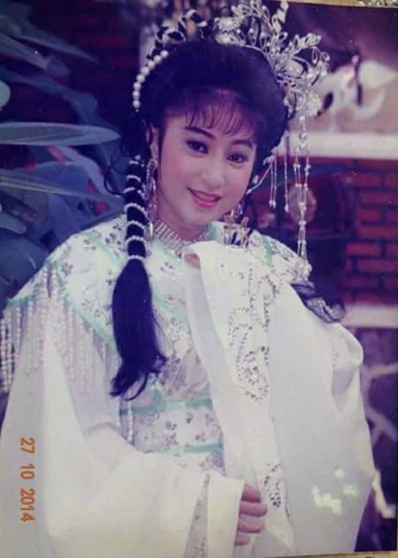 Nhan sac giai nhan dep nhat trong mat nghe si Kim Tu Long-Hinh-4