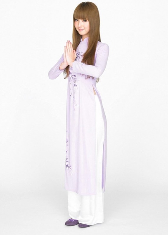 Ca si My mac ao dai khong quan: Loat sao ngoai mac ao dai co phan cam?-Hinh-14