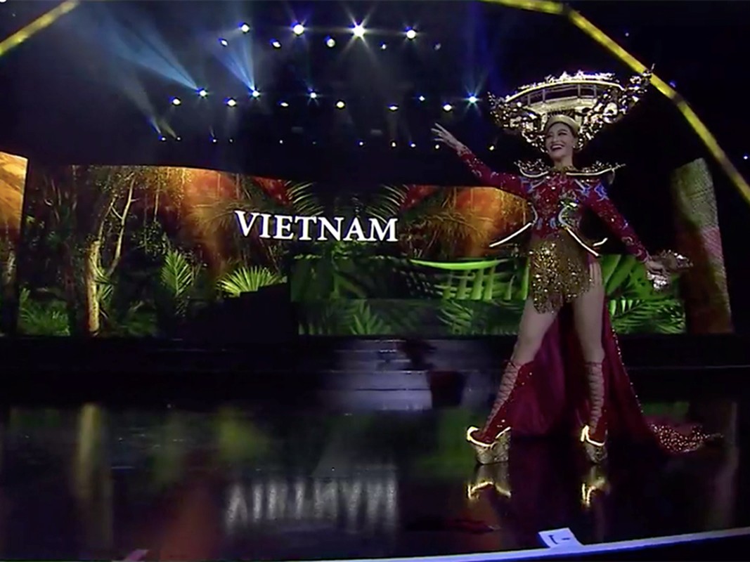 Ban ket Miss Grand International: Kieu Loan dien jumpsuit, dai dien Brazil “quen” noi y-Hinh-9