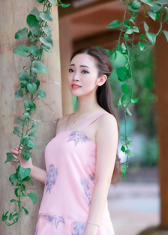 MC Thuy Linh - Thanh Huong dong hai Tet 2020: Ai goi cam hon?-Hinh-14