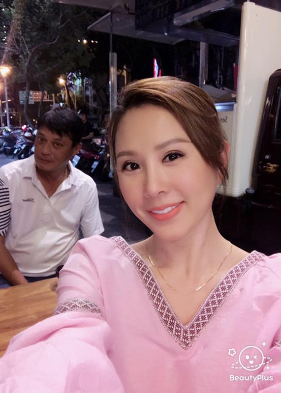 Soi tinh duyen cua Hoa hau Thu Hoai vua duoc tinh tre cau hon-Hinh-9