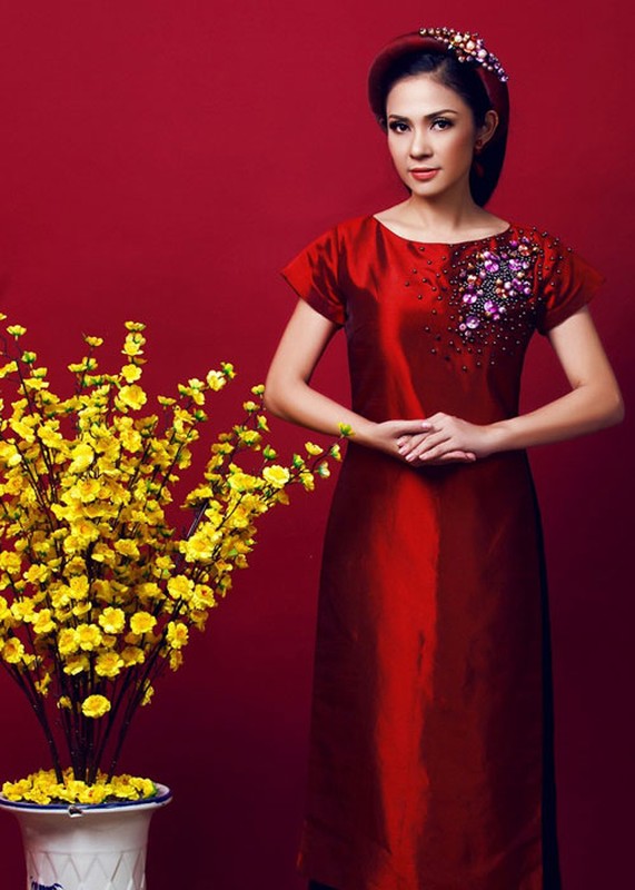 Ngam my nhan Viet dien ao dai do, don may man dau nam-Hinh-14