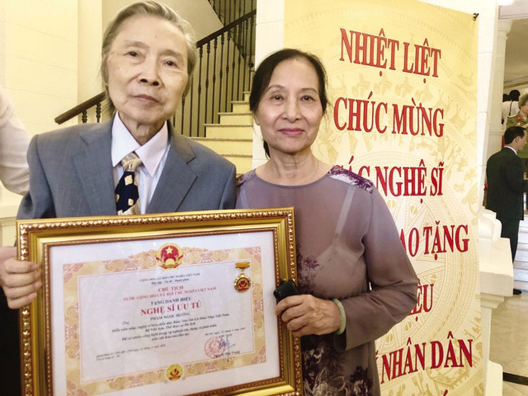 Tinh yeu lang man it biet cua nghe si Ngoc Huong voi me Ngoc Chau - Khanh Linh-Hinh-6