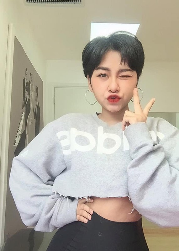 Dan quan quan, a quan Giong hat Viet nhi gay choang ve ngoai hinh-Hinh-8