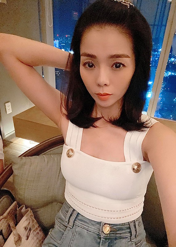 Hau ly hon, Le Quyen khoe ve tre dep, chong cu di tu thien-Hinh-3