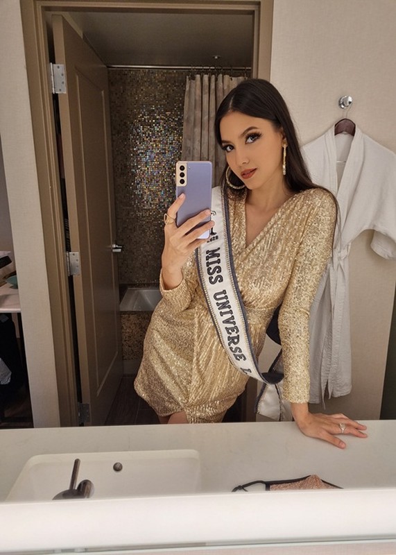 Khanh Van va dan doi thu bung lua o Miss Universe 2020-Hinh-8