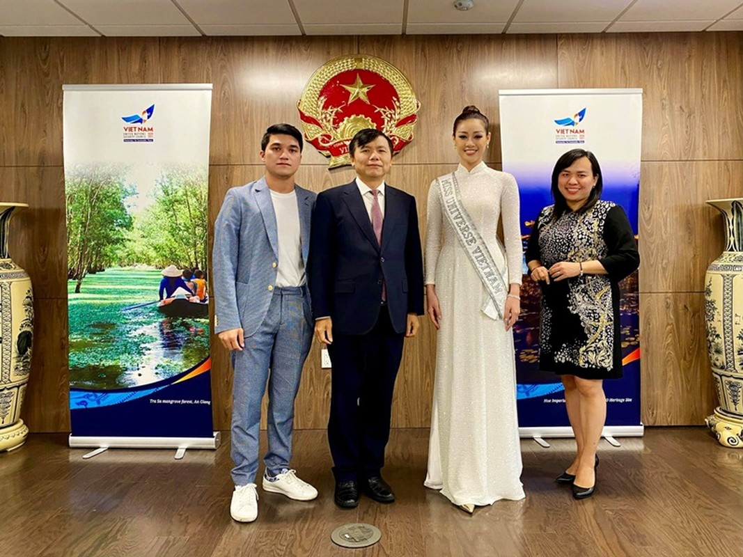 Khanh Van hoi ngo ban than, he lo ngay ve nuoc hau Miss Universe-Hinh-8