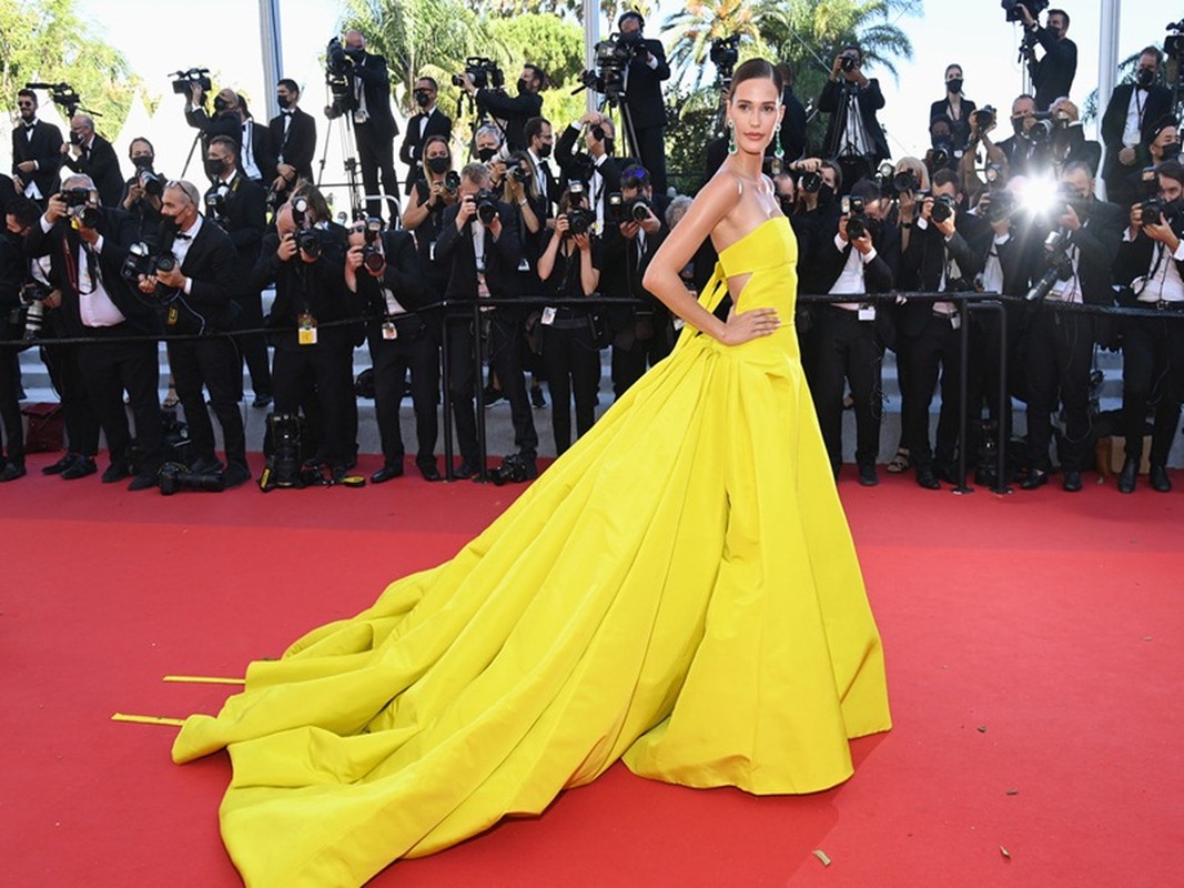 Cannes 2021 ngay 8: Sieu mau Brazil Isabeli Fontana goi cam dot mat-Hinh-4