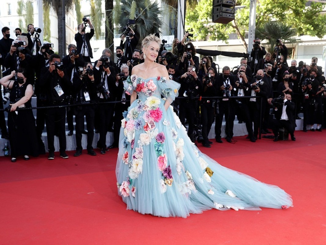 Cannes 2021 ngay 9: U70 Sharon Stone do sac cung dan mau 9X-Hinh-2