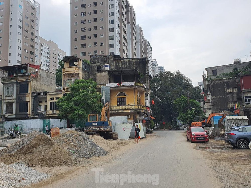 Can canh hang loat 'lo cot ky di' om tron via he Ha Noi-Hinh-14