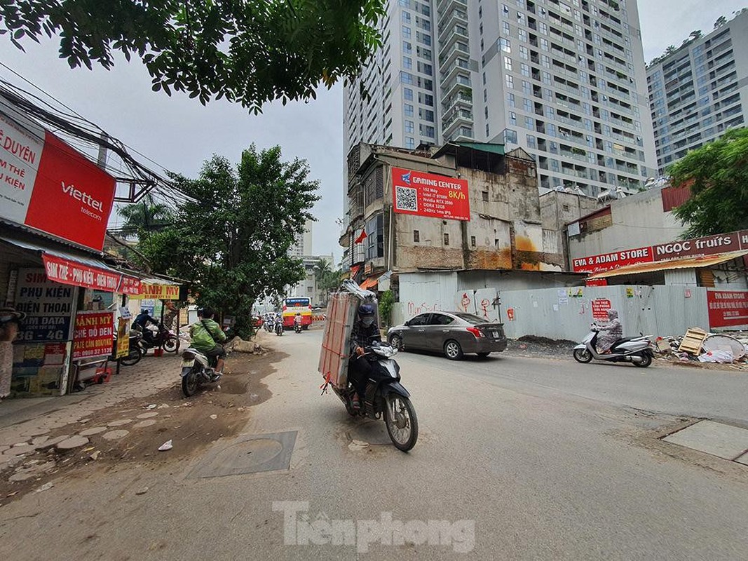 Can canh hang loat 'lo cot ky di' om tron via he Ha Noi-Hinh-16