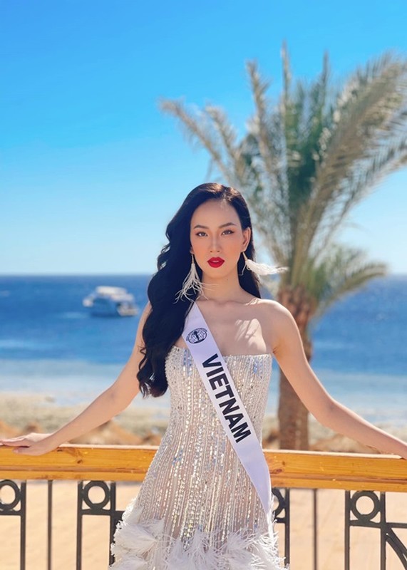 Bi giu gan 20 chiec vay, Ai Nhi co tien xa o Miss Intercontinental?-Hinh-2