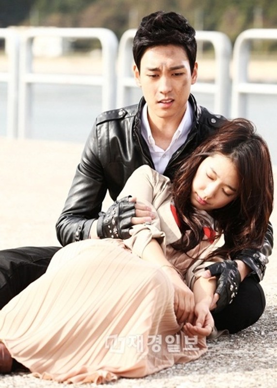 Chong sap cuoi kem tuoi cua Park Shin Hye la ai?-Hinh-11