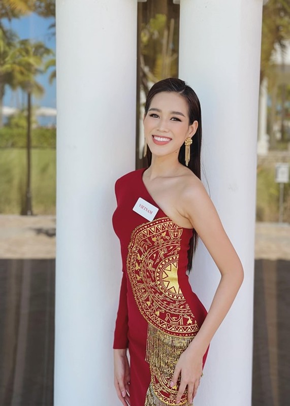 Do Thi Ha goi cam voi vay xuyen thau tai Miss World-Hinh-5