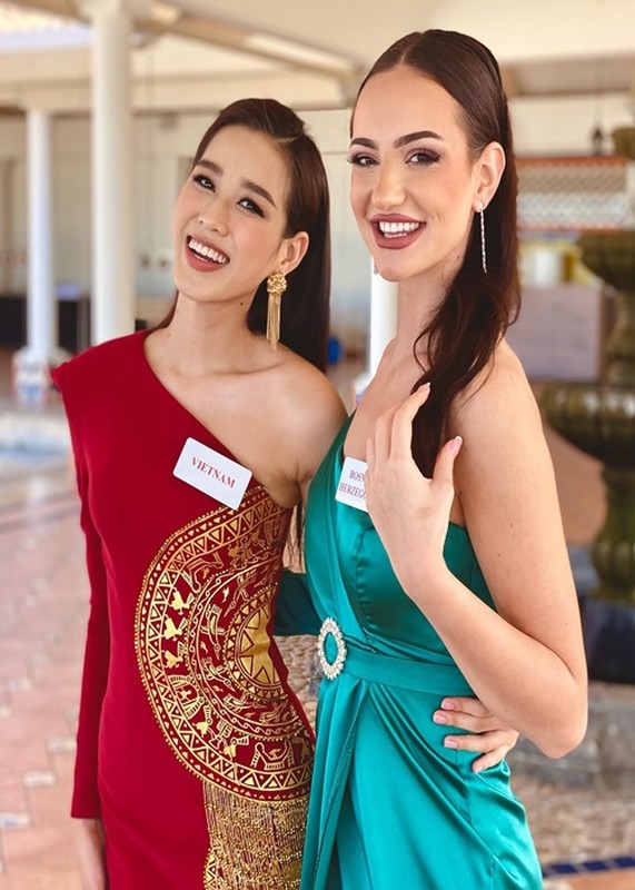 Do Thi Ha goi cam voi vay xuyen thau tai Miss World-Hinh-7