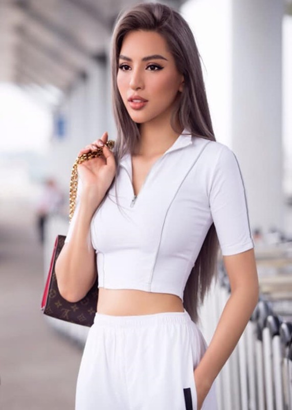 Duong tinh lan dan cua sieu mau Kha Trang bi bao hanh da man-Hinh-2